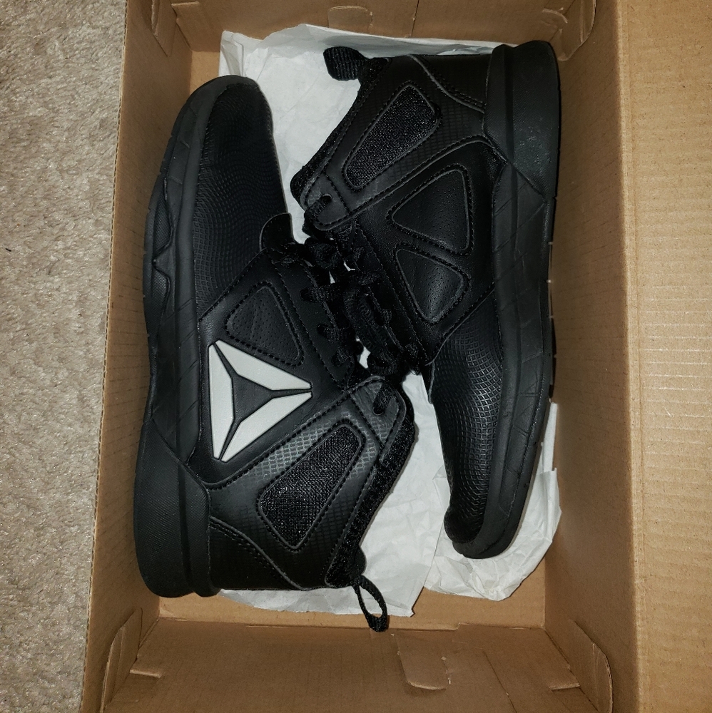 SOLD - Boys Reebok - Picture 5 of 6